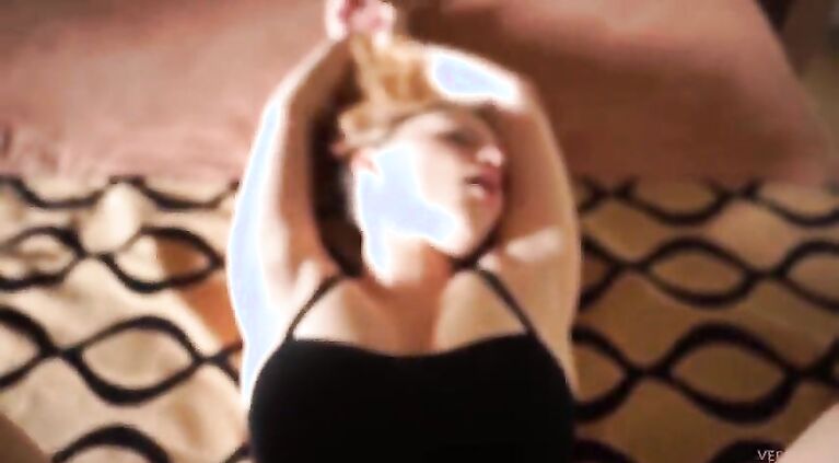 I bring a photo model to orgasm at a photo shoot with my big dick POV