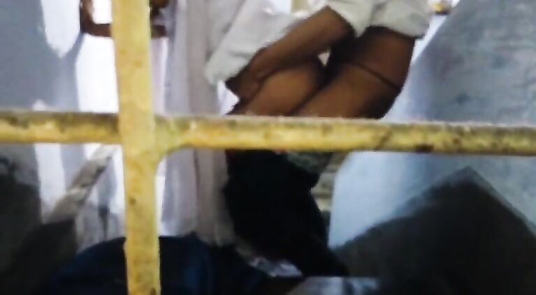 School student ki sex video chupke se record kar dali