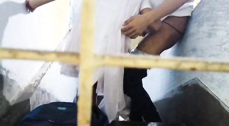 School student ki sex video chupke se record kar dali