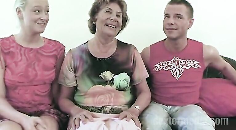 Old granny fucked in a German threesome