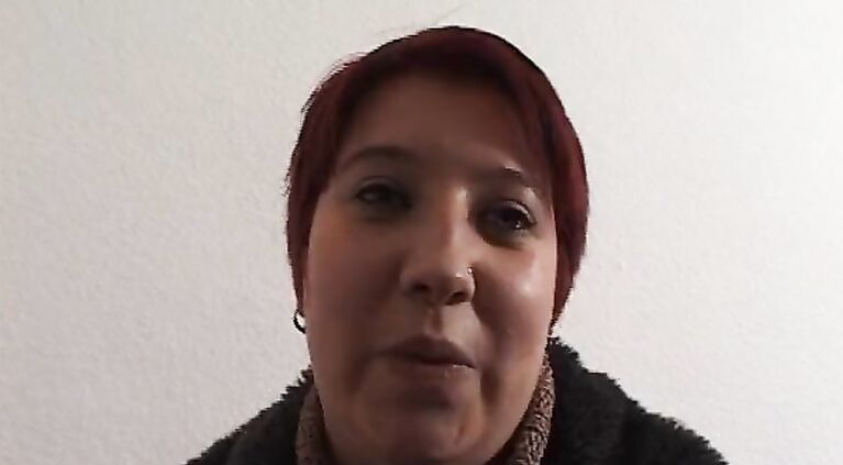 Laura 25 Jahre kraeftig geht Ihrem freund waehrend des Casting nicht Fremd oder