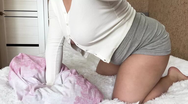 My stepmom pillow fuck and orgasm