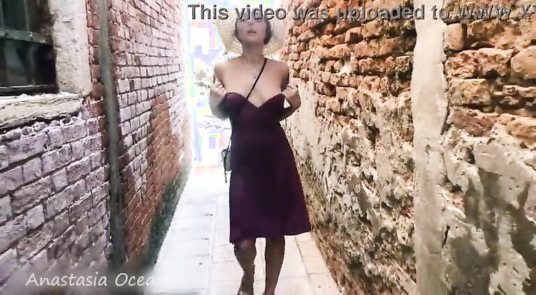 Emerald Ocean (Anastasia Ocean) flashing in Venice.