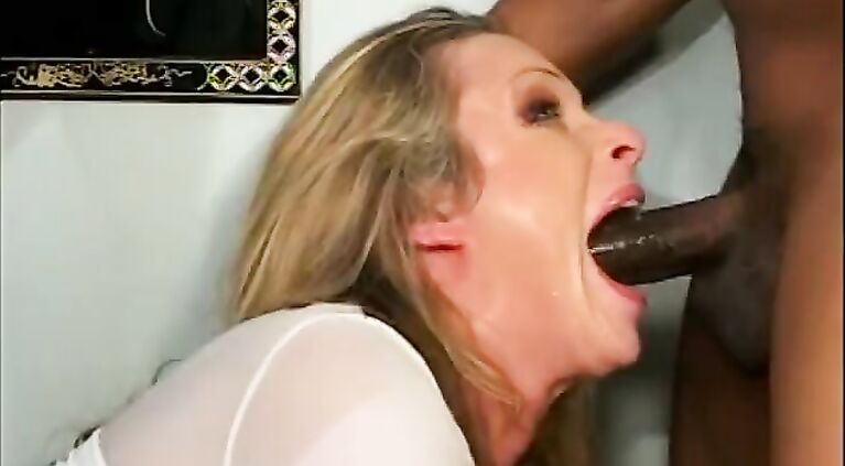 Gangstas double-team white girl hardcore