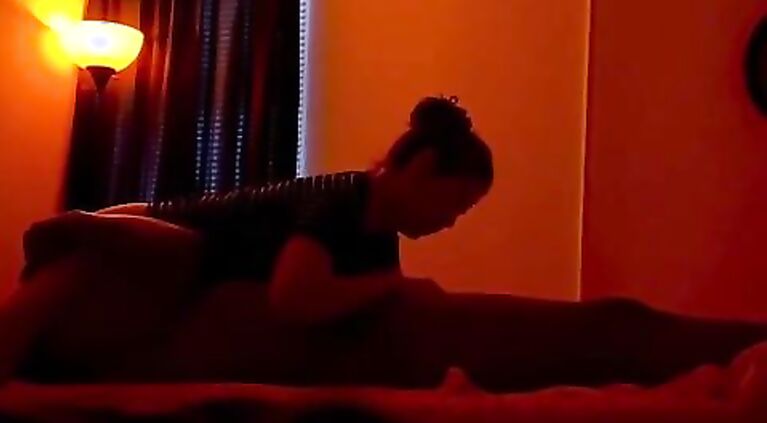 Sexy asian quietly does 69 in asian massage parlor