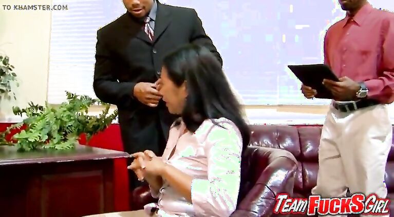 Team Fucks Girl - Asian MILF Lucky Starr IR Gangbang