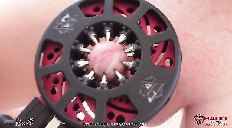 CRUEL REELL - The unconventional scissorhold - sponsored by SADOTOYS