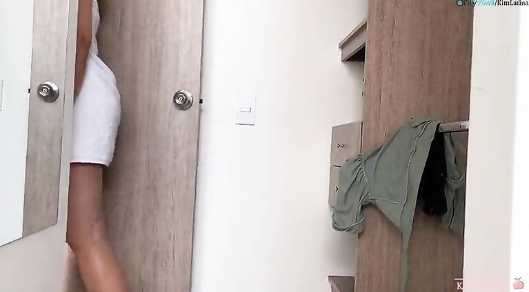 Afternoons of sex with the neighbor Julieth in her apartment