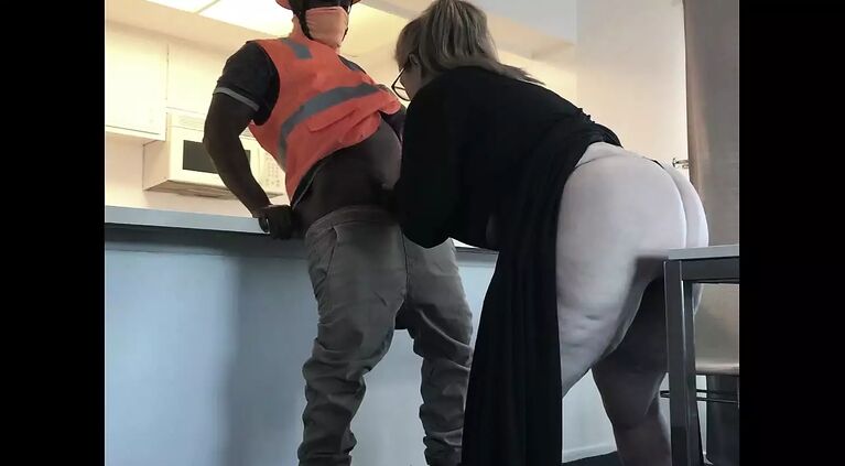 Horny Housewife Fucks Black Construction Worker