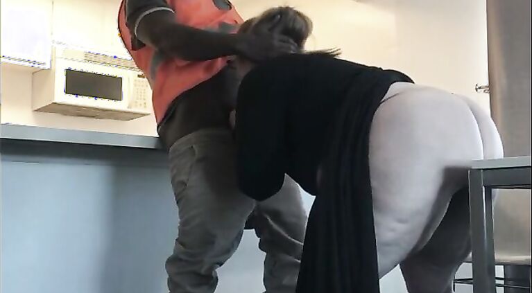 Horny Housewife Fucks Black Construction Worker