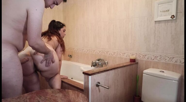 My neighbor is surprised in my bathroom with the good blowjob